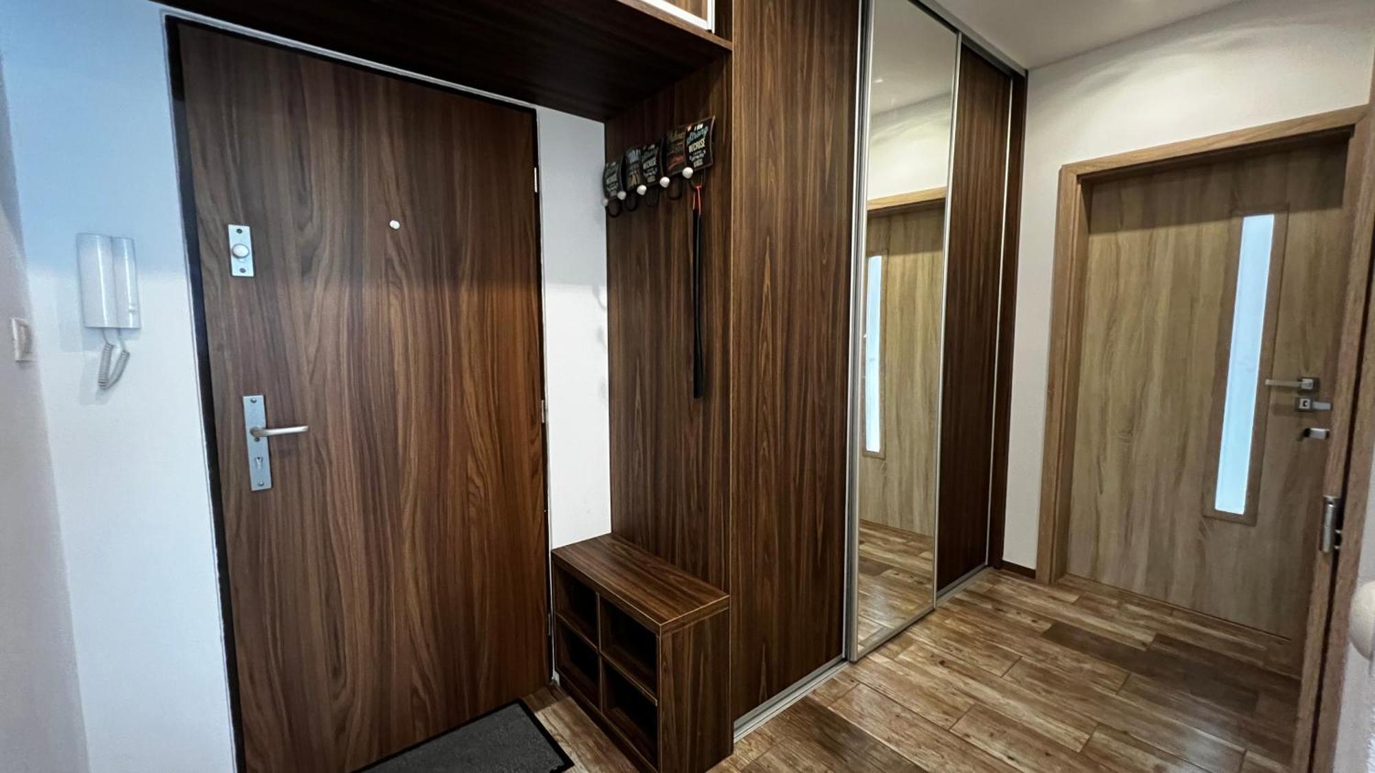 באנסקה ביסטריצה Industrial Apartment I 24Hr Self Check-In I Free Parking & Coffee מראה חיצוני תמונה